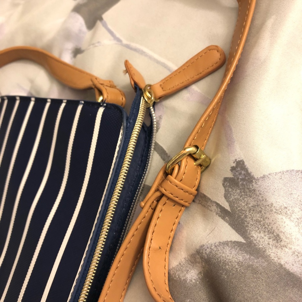Kenneth Cole crossbody bag - Picture 6 of 6